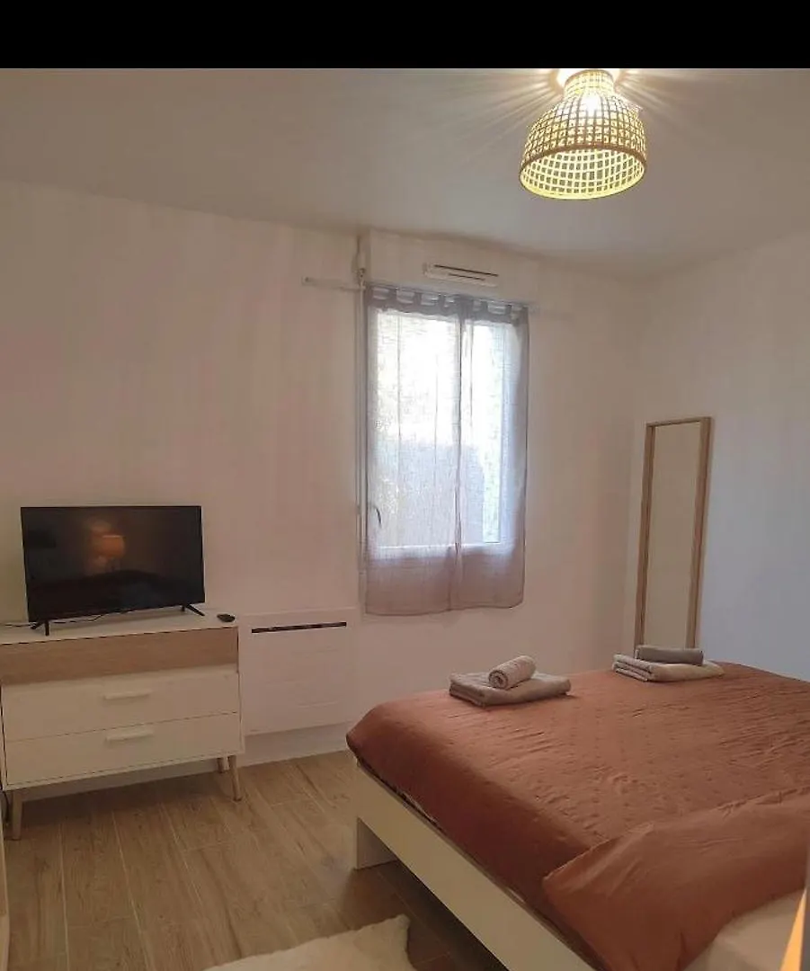 Escapade A Blagnac, T2, Balneo,Jardin,Parking,Tram Apartamento 0*, Blagnac